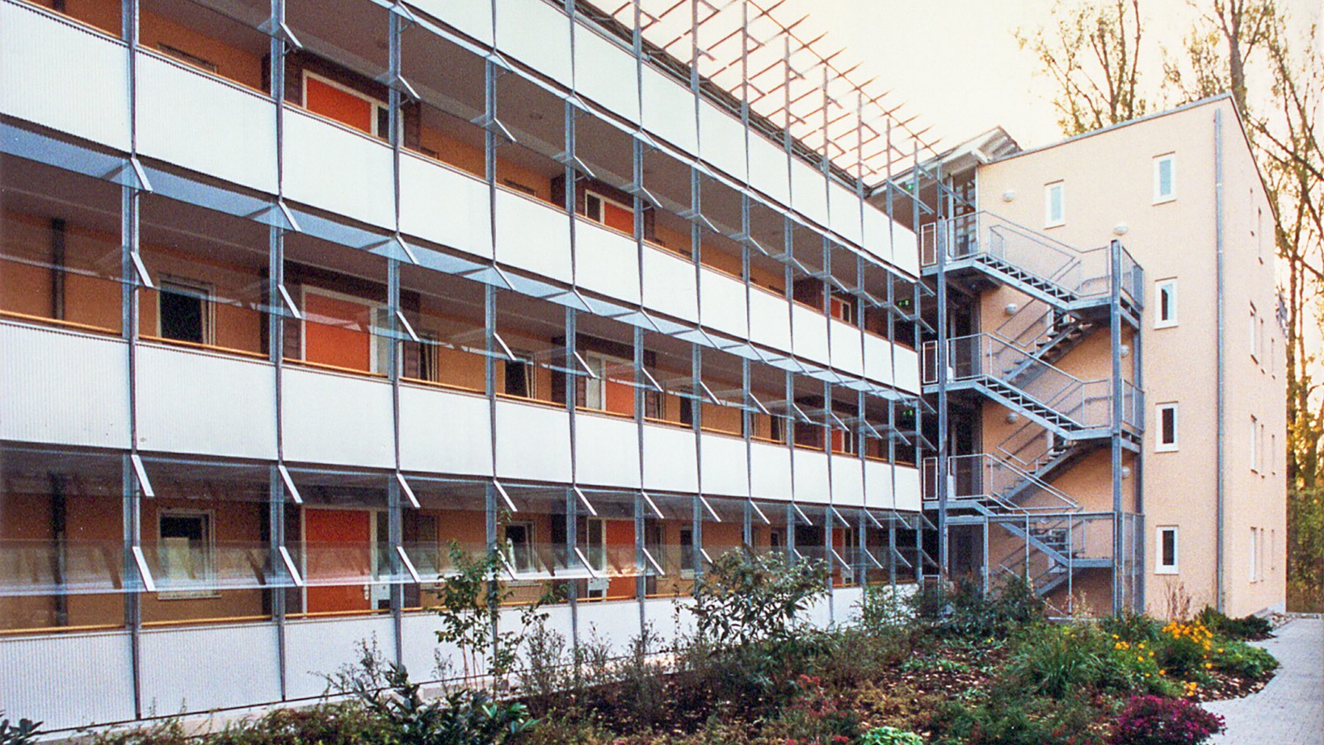Haegele Boehm PROJEKTE Seniorenwohnheim Wiesengrund Balkone und Vordaecher Bau 05