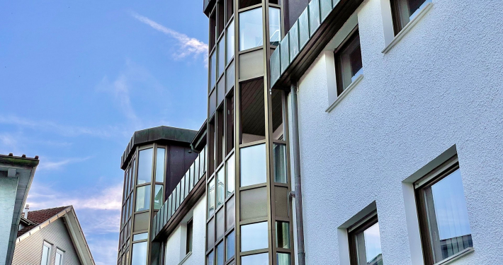 Haegele Boehm PROJEKTE Volksbank Wasseralfingen Glasfassade und Schaufenster 03